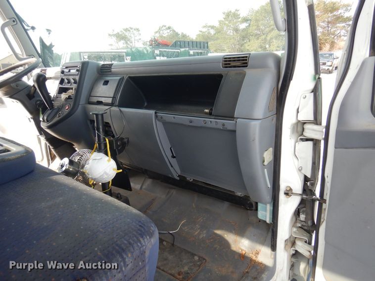 image for item KU9859 2007 Mitsubishi Fuso FE140  sprayer truck