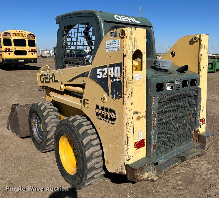 image for item KX9192 2008 Gehl 5240E  skid steer loader