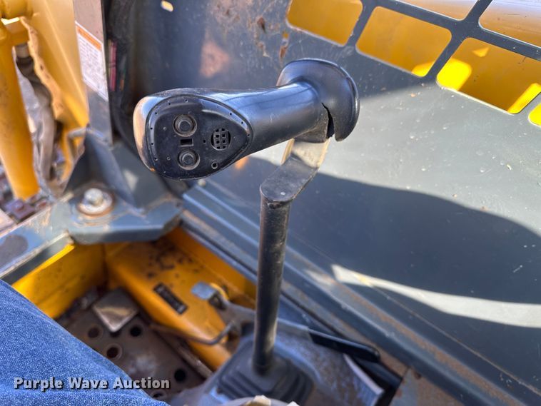 image for item KX9192 2008 Gehl 5240E  skid steer loader