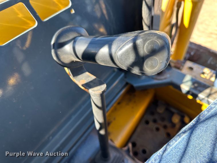 image for item KX9192 2008 Gehl 5240E  skid steer loader