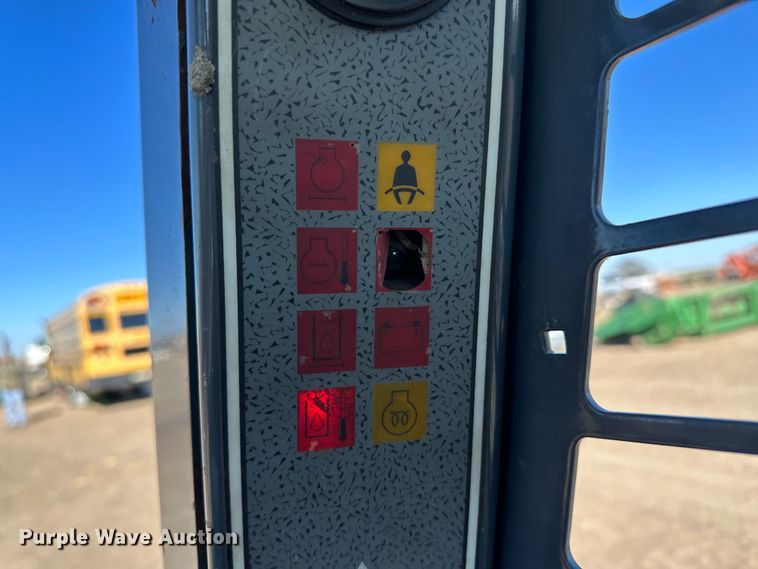 image for item KX9192 2008 Gehl 5240E  skid steer loader