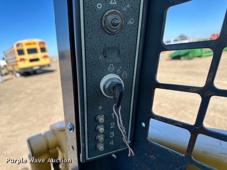 image for item KX9192 2008 Gehl 5240E  skid steer loader