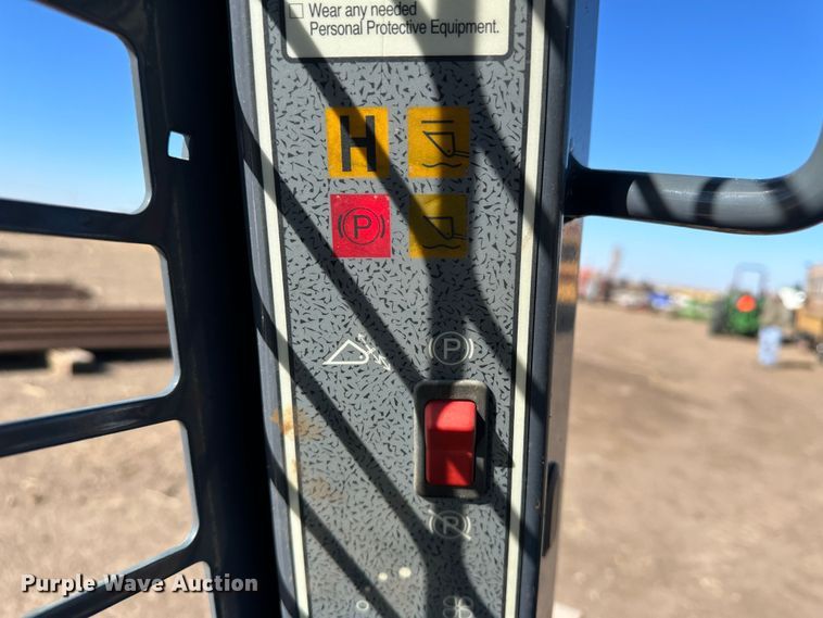 image for item KX9192 2008 Gehl 5240E  skid steer loader