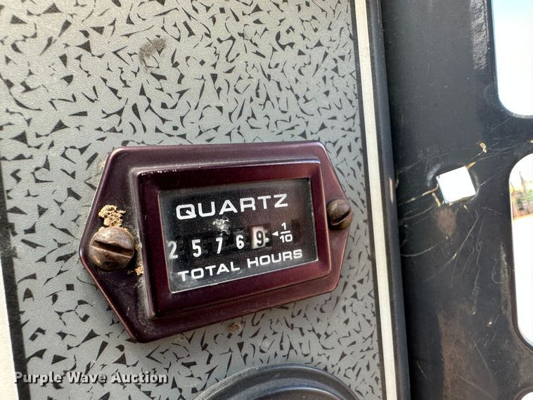 image for item KX9192 2008 Gehl 5240E  skid steer loader