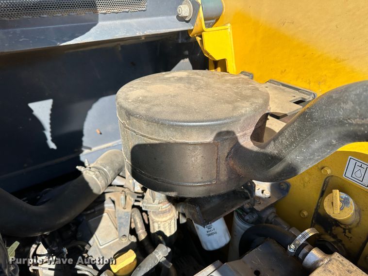 image for item KX9192 2008 Gehl 5240E  skid steer loader