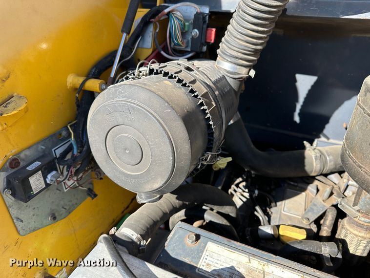 image for item KX9192 2008 Gehl 5240E  skid steer loader