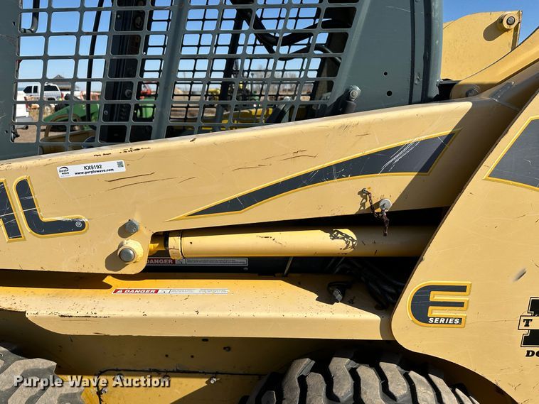 image for item KX9192 2008 Gehl 5240E  skid steer loader