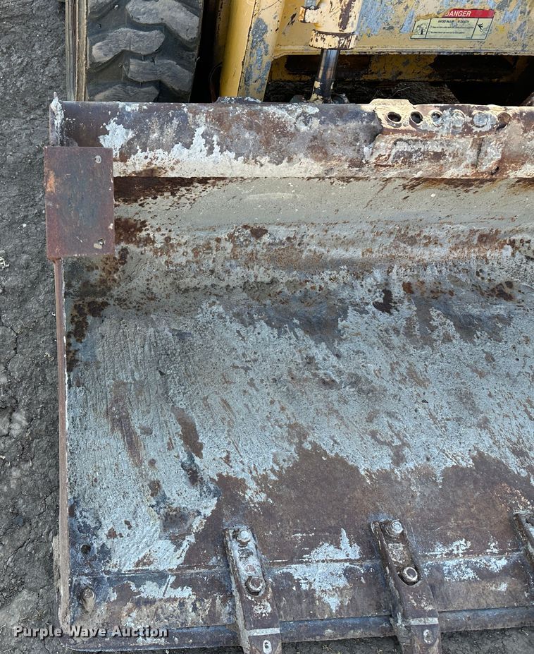 image for item KX9192 2008 Gehl 5240E  skid steer loader