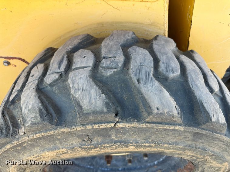 image for item KX9192 2008 Gehl 5240E  skid steer loader