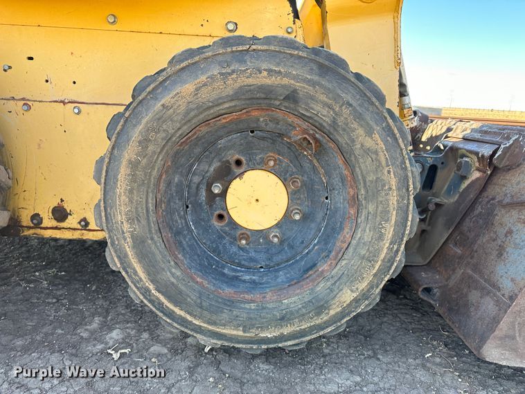 image for item KX9192 2008 Gehl 5240E  skid steer loader