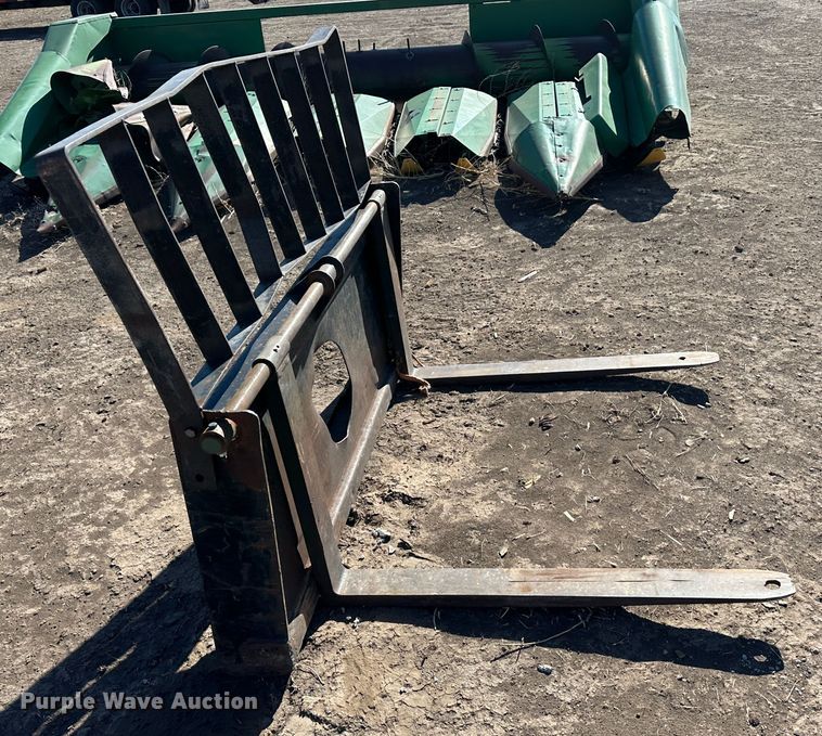 image for item KX9192 2008 Gehl 5240E  skid steer loader