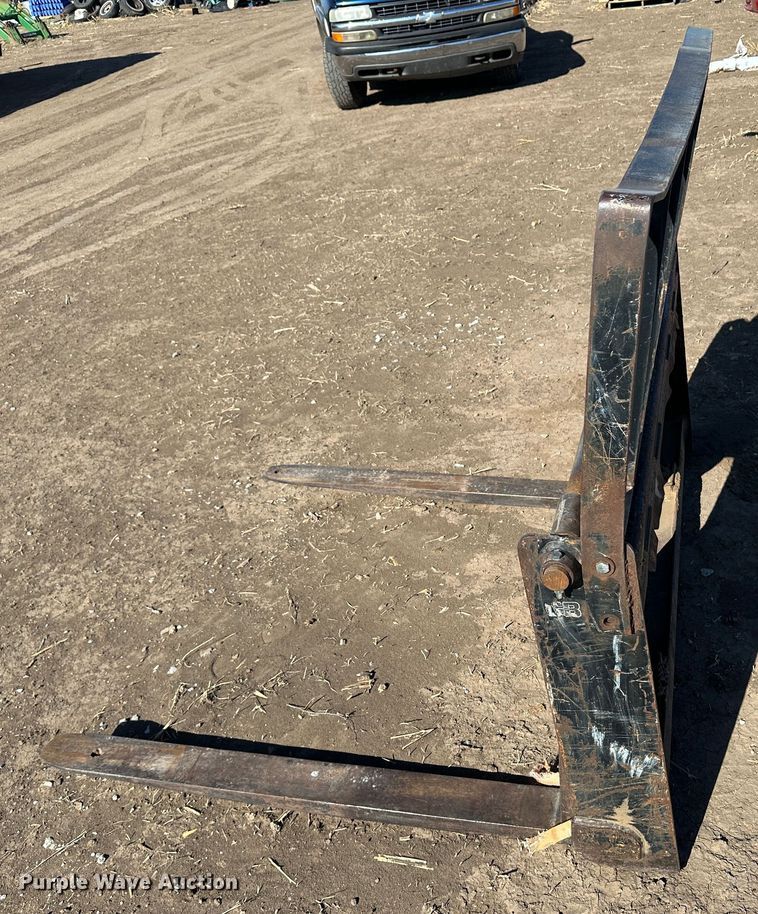 image for item KX9192 2008 Gehl 5240E  skid steer loader