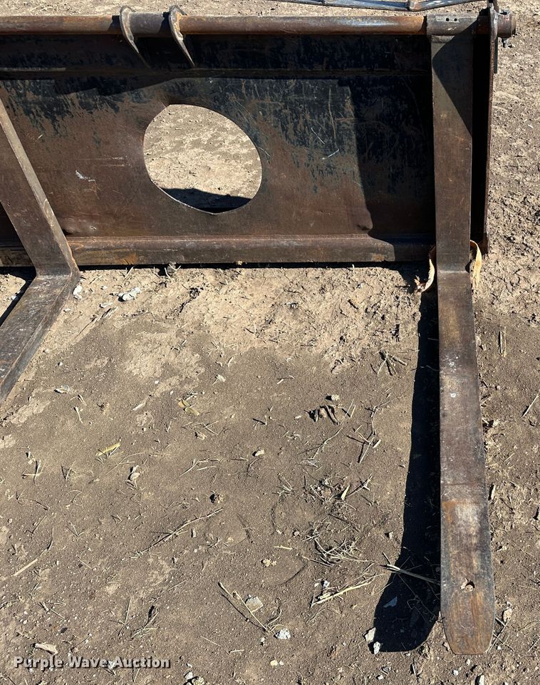 image for item KX9192 2008 Gehl 5240E  skid steer loader