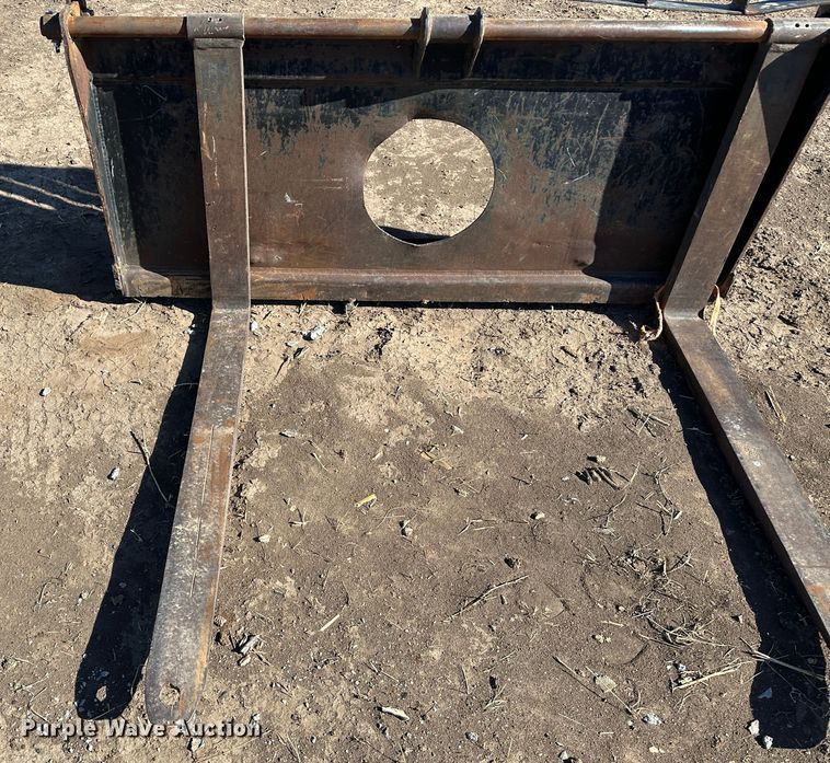 image for item KX9192 2008 Gehl 5240E  skid steer loader