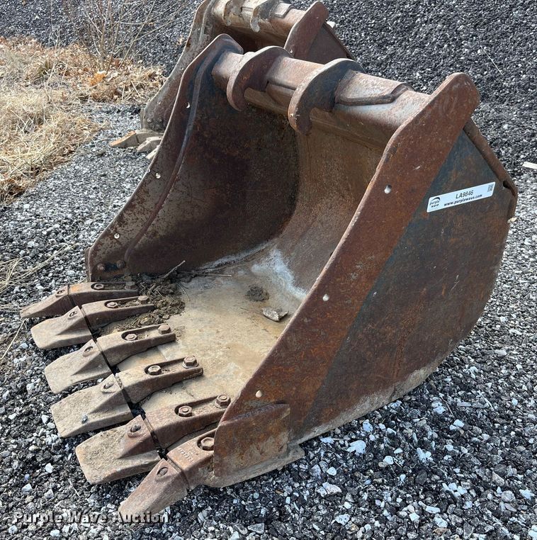 image for item LA9846 (2) Bobcat excavator buckets