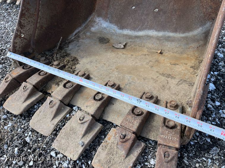 image for item LA9846 (2) Bobcat excavator buckets