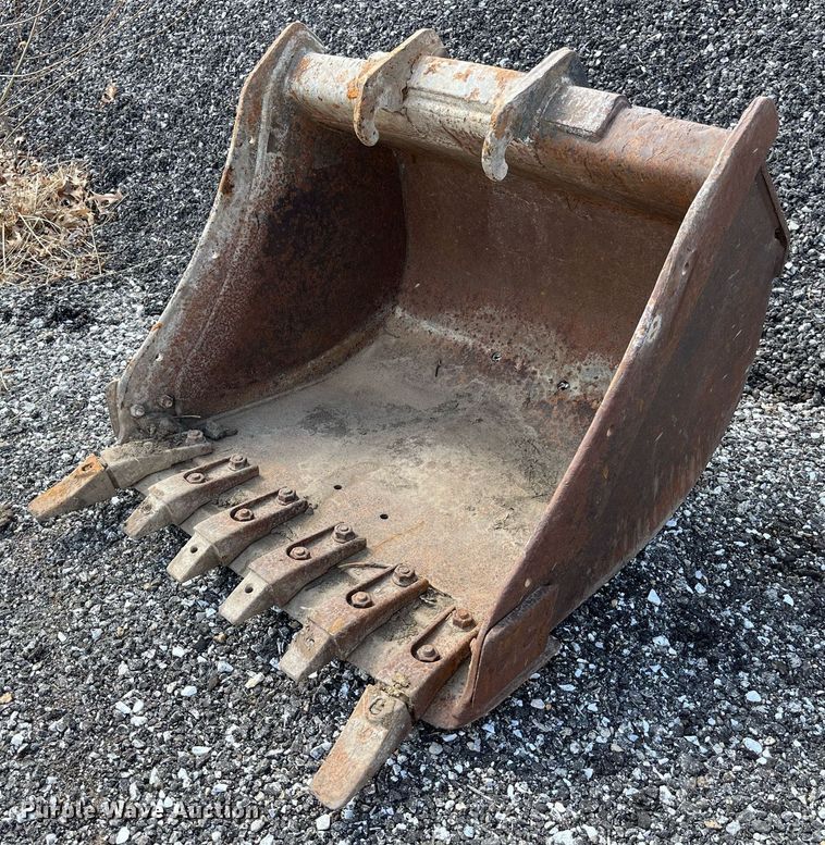 image for item LA9846 (2) Bobcat excavator buckets