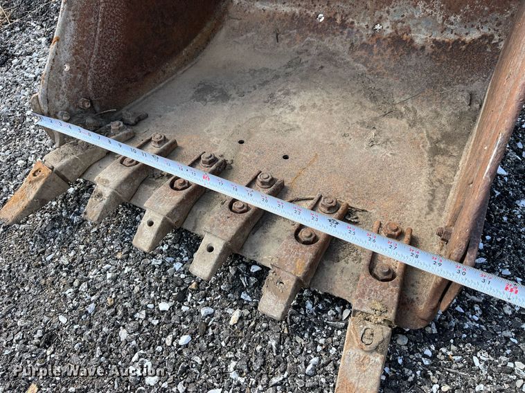 image for item LA9846 (2) Bobcat excavator buckets