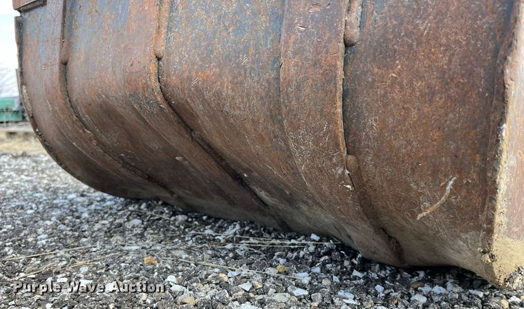 image for item LA9846 (2) Bobcat excavator buckets