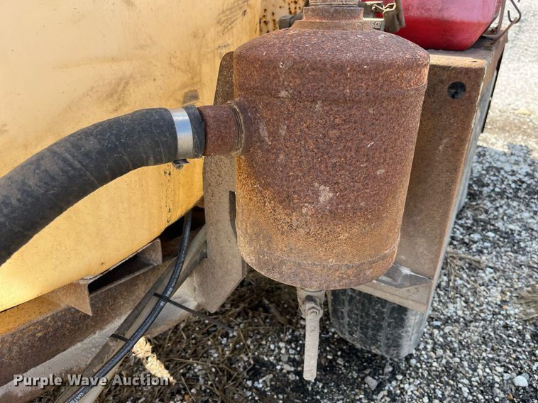 image for item LA9851 vacuum trailer