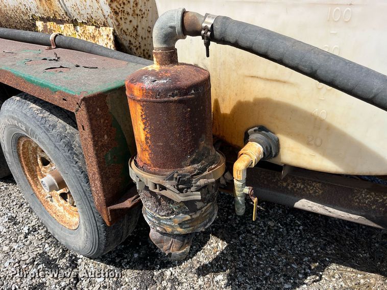 image for item LA9851 vacuum trailer