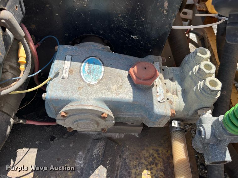 image for item LA9851 vacuum trailer