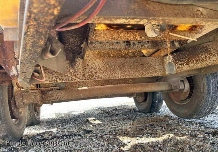 image for item LA9851 vacuum trailer