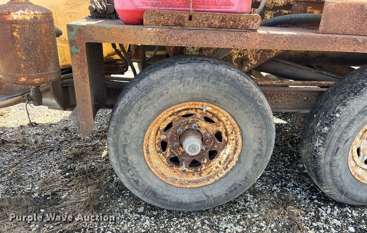 image for item LA9851 vacuum trailer