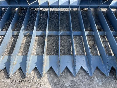 image for item LA9857 Skid steer grapple bucket