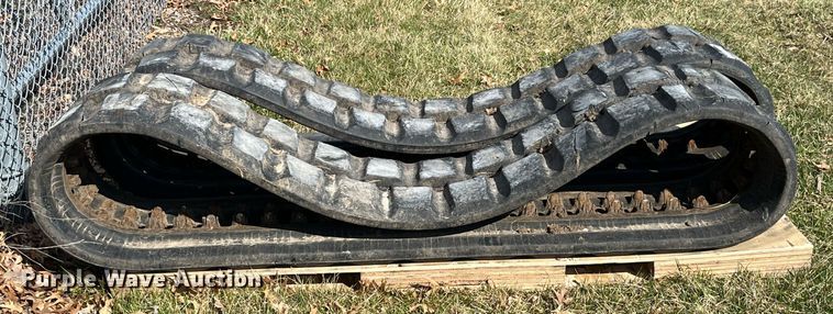 image for item LA9860 B450x86x55 skid steer rubber tracks