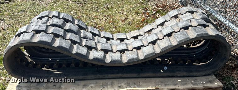 image for item LA9860 B450x86x55 skid steer rubber tracks