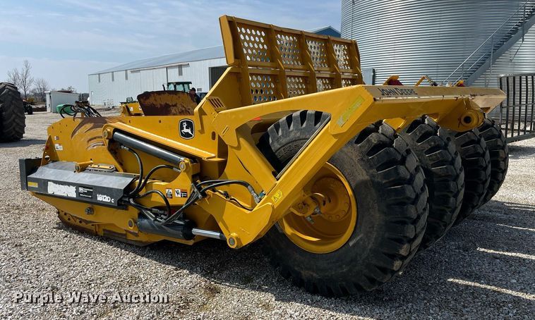 image for item LA9861 2019 John Deere 1812DC  scraper