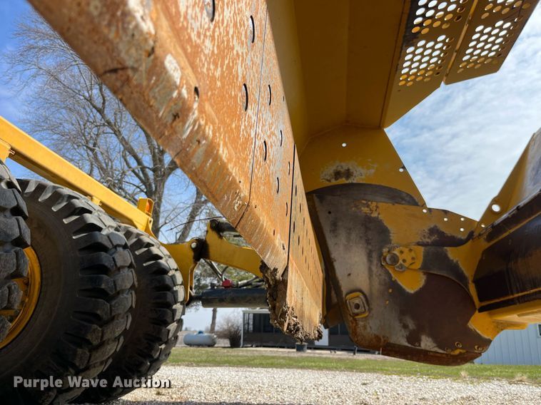 image for item LA9861 2019 John Deere 1812DC  scraper