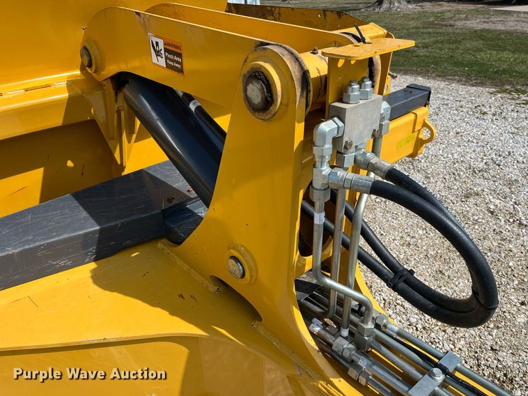 image for item LA9861 2019 John Deere 1812DC  scraper