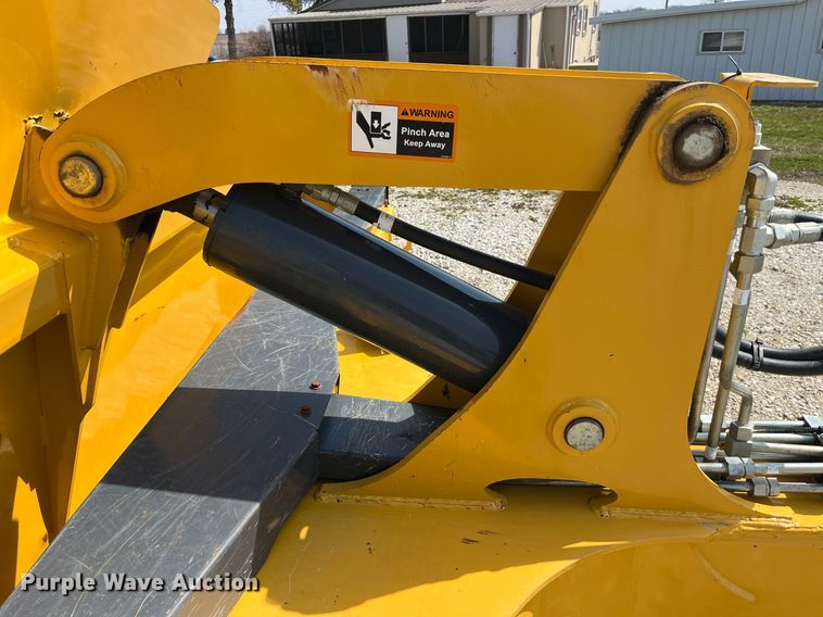 image for item LA9861 2019 John Deere 1812DC  scraper