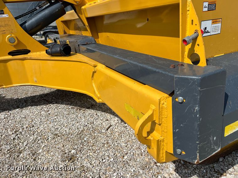 image for item LA9861 2019 John Deere 1812DC  scraper