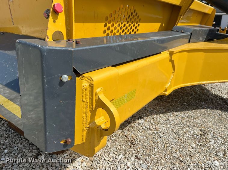 image for item LA9861 2019 John Deere 1812DC  scraper
