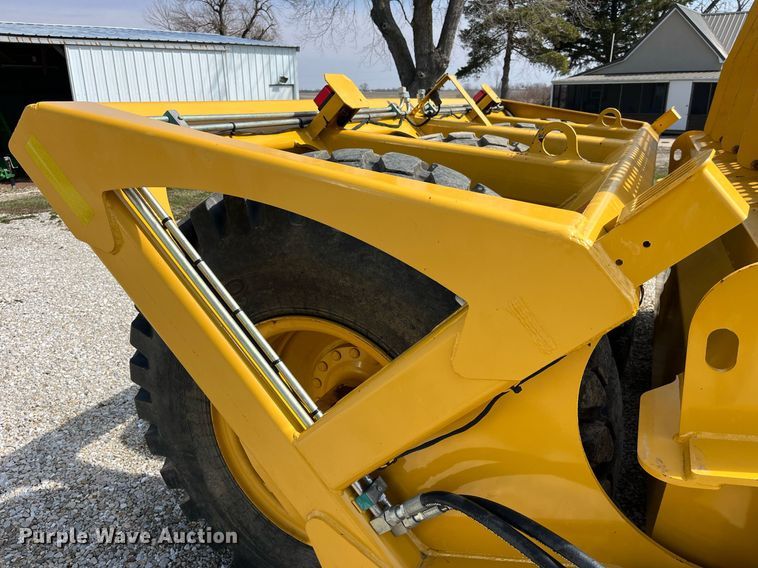 image for item LA9861 2019 John Deere 1812DC  scraper