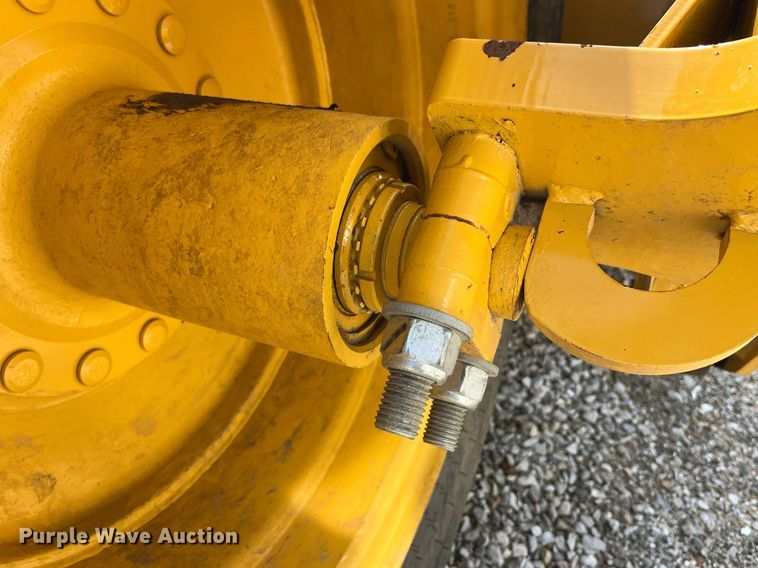 image for item LA9861 2019 John Deere 1812DC  scraper