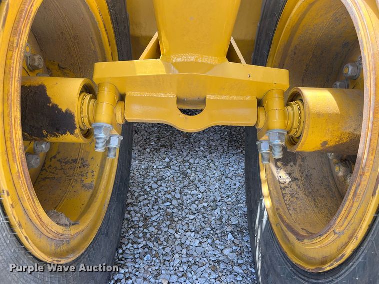 image for item LA9861 2019 John Deere 1812DC  scraper