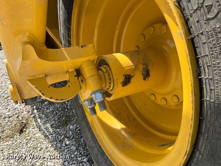 image for item LA9861 2019 John Deere 1812DC  scraper