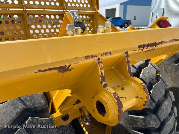 image for item LA9861 2019 John Deere 1812DC  scraper