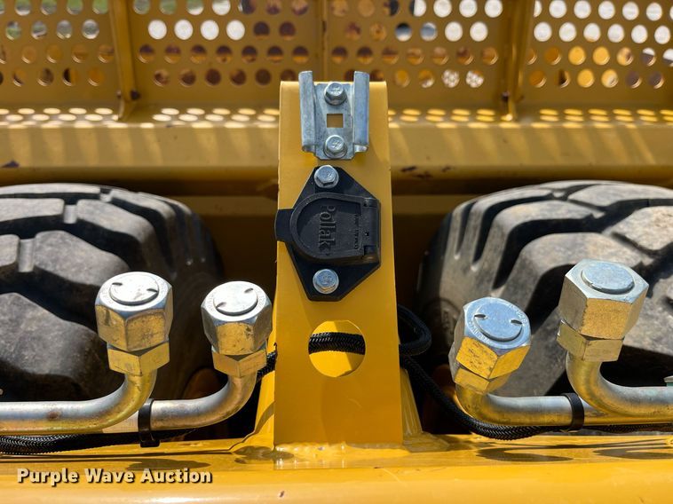 image for item LA9861 2019 John Deere 1812DC  scraper