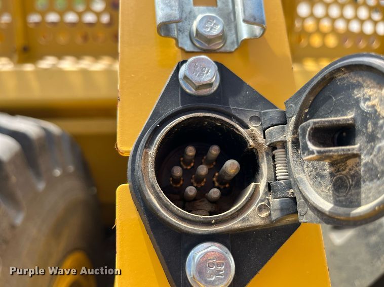 image for item LA9861 2019 John Deere 1812DC  scraper