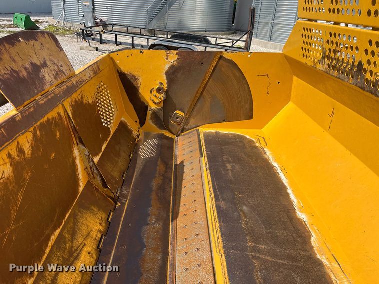 image for item LA9861 2019 John Deere 1812DC  scraper