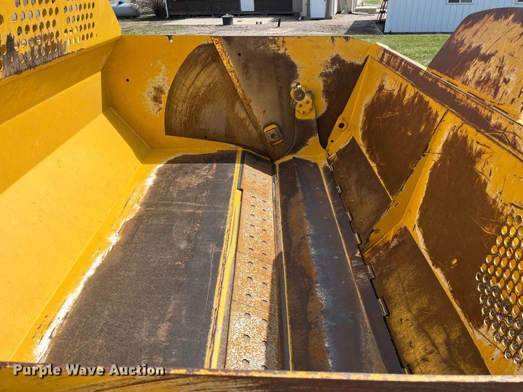 image for item LA9861 2019 John Deere 1812DC  scraper