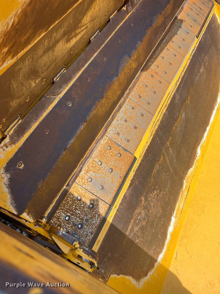 image for item LA9861 2019 John Deere 1812DC  scraper