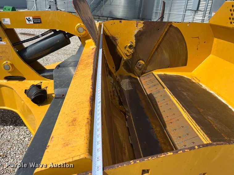 image for item LA9861 2019 John Deere 1812DC  scraper