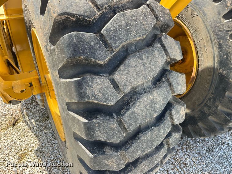 image for item LA9861 2019 John Deere 1812DC  scraper