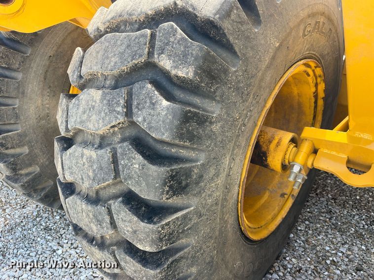 image for item LA9861 2019 John Deere 1812DC  scraper